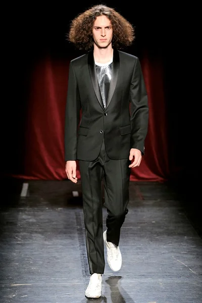 Look 25